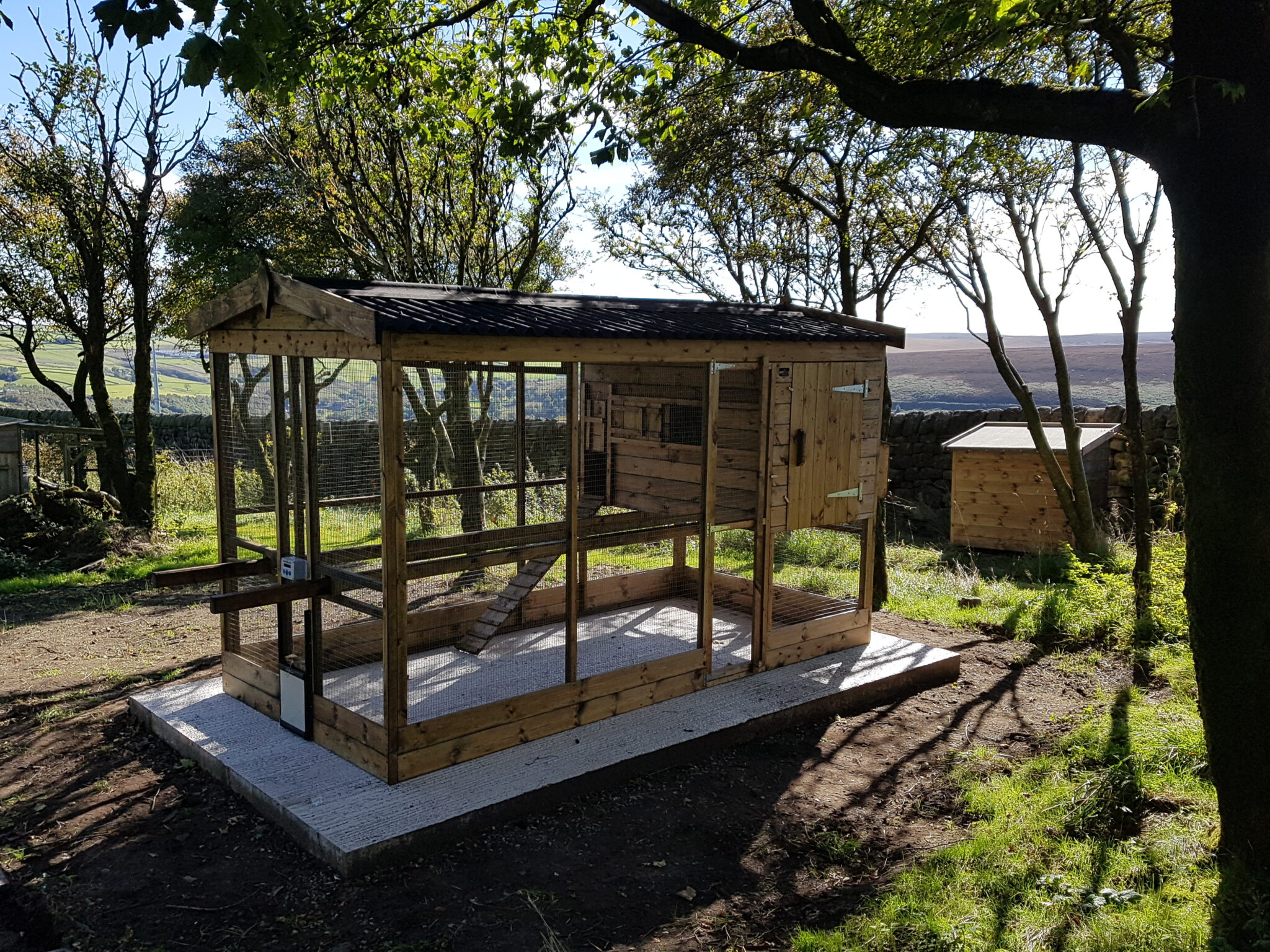 The Thicket High House – walk in chicken house with covered chicken run