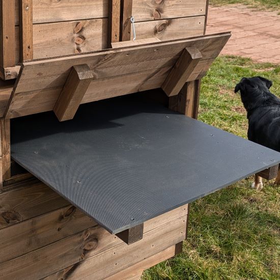 Recycled plastic droppings board instead of a wooden